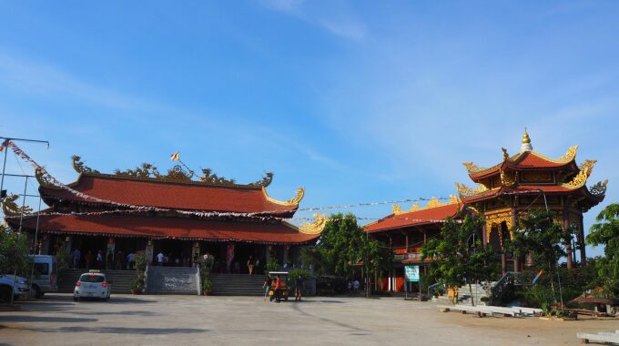 Ziviu-nhung-dia-diem-du-lich-tam-linh-nen-tham-quan-o-bien-hai-tien-thanh-hoa-370